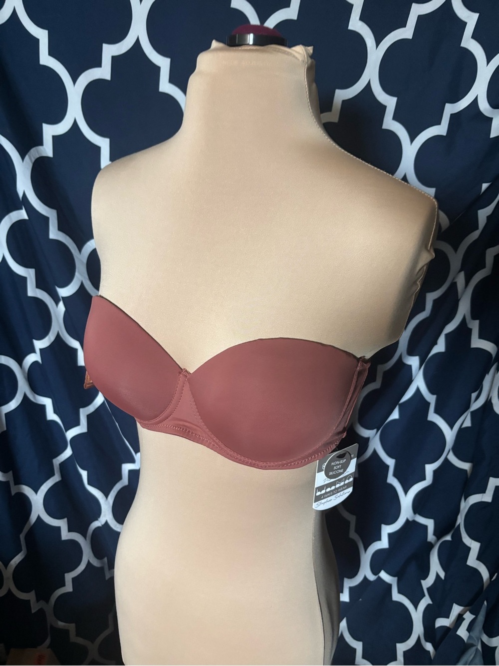 Daisy Fuentes Dusty Mauve Strapless Molded Cup Bra NWT